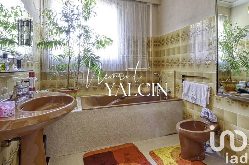 Maison - 233 m² - 8 pièces