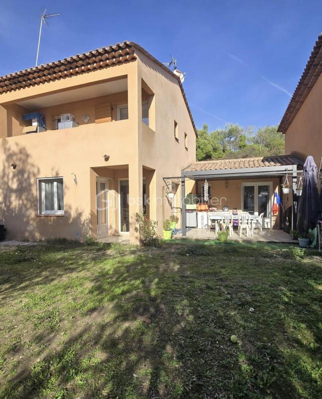 Maison jumelée - 92 m² - 4 pièces