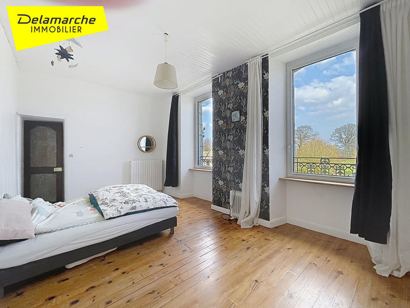 Maison - 249 m² - 9 pièces