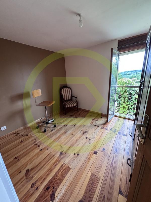 Maison - 250 m² - 7 pièces