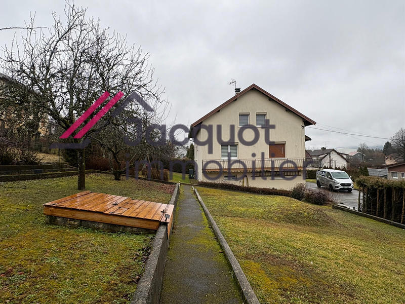 Maison - 209 m² - 9 pièces