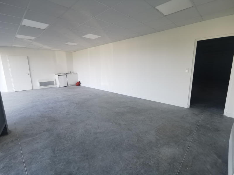 Local d'activités - 301 m²