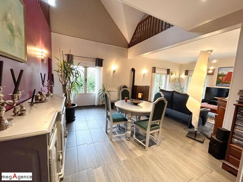 Maison - 216 m² - 8 pièces