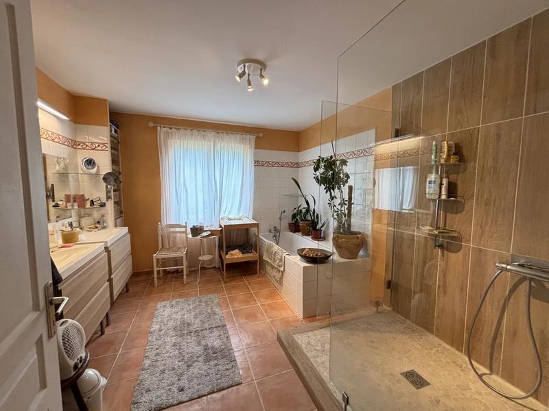 Maison - 275 m² - 7 pièces