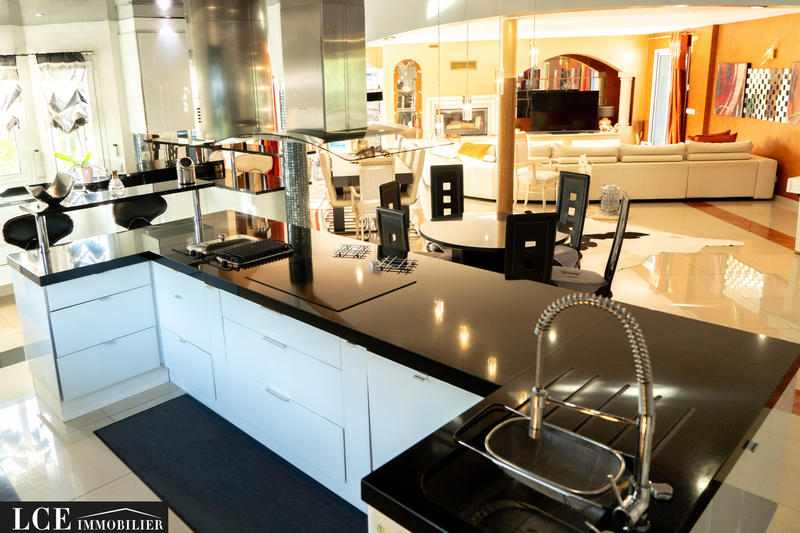 Villa - 570 m² - 10 pièces