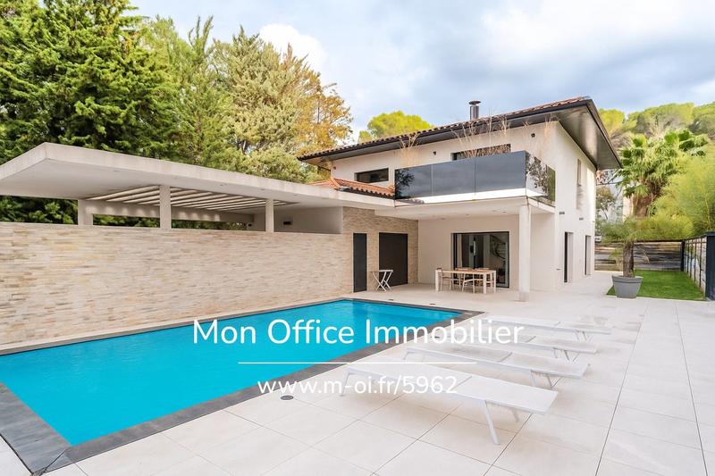 Maison - 180 m² - 5 pièces