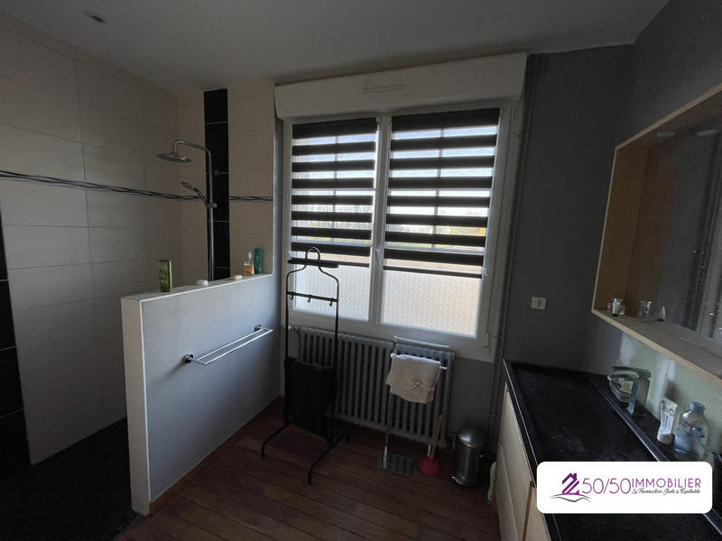 Maison - 184 m² - 9 pièces