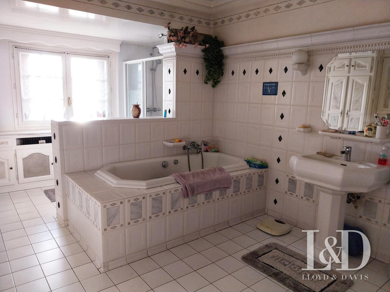 Maison - 540 m² - 14 pièces