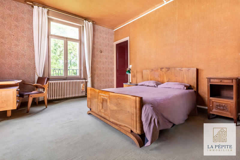 Maison - 315 m² - 10 pièces