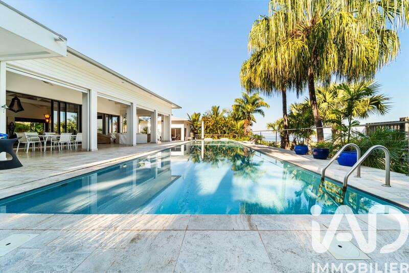 Maison - 385 m² - 8 pièces