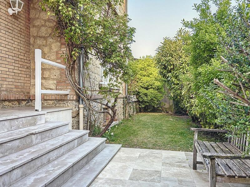 Maison bourgeoise - 300 m² - 9 pièces