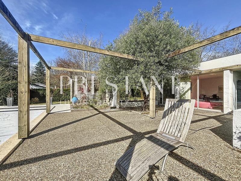 Maison - 209 m² - 6 pièces