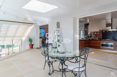 Maison - 550 m² - 9 pièces