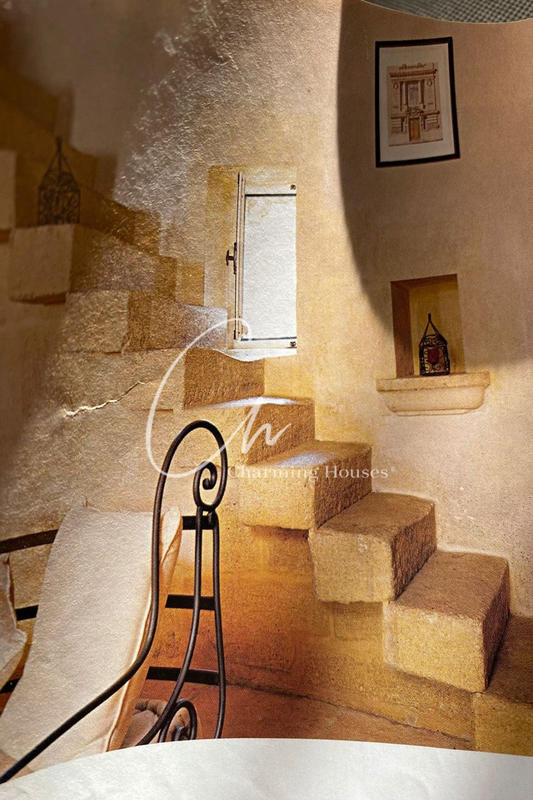 Maison - 360 m² - 9 pièces