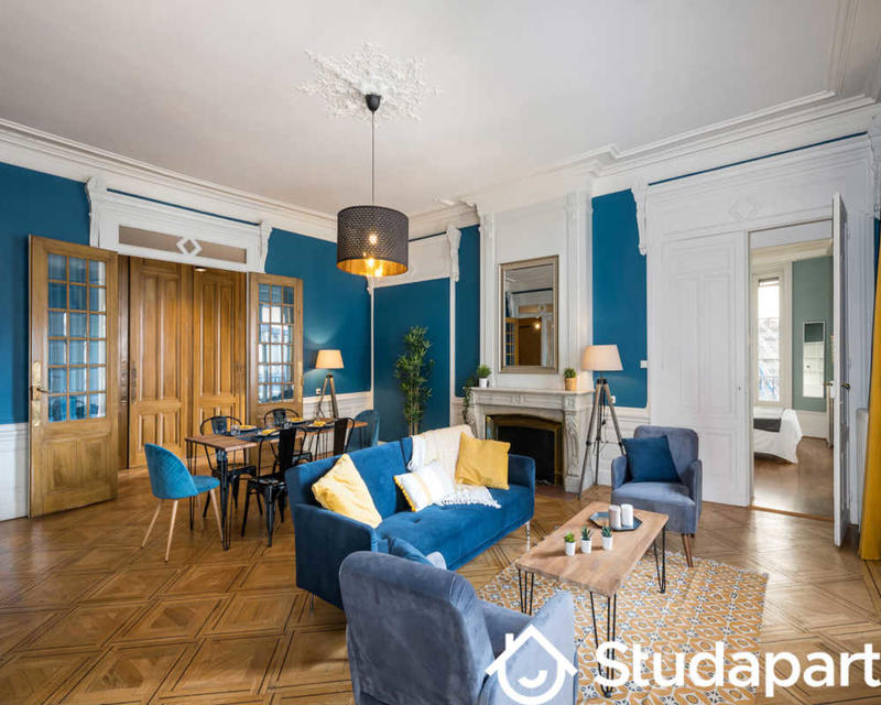 Chambre - 250 m² - 1 pièce