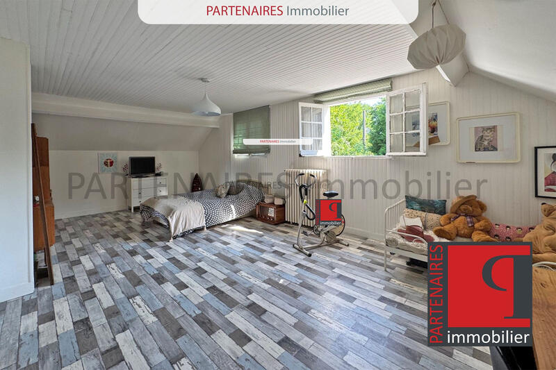 Maison - 180 m² - 8 pièces