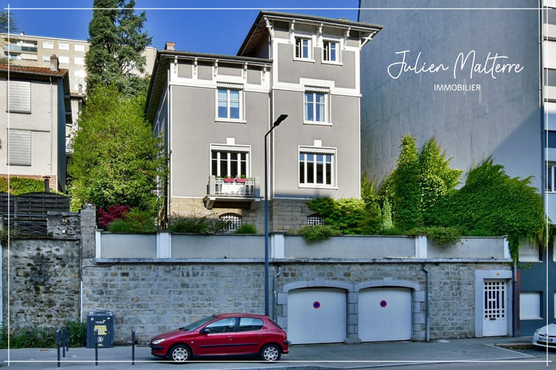 Maison bourgeoise - 211 m² - 8 pièces