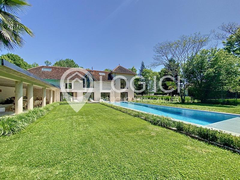 Maison - 240 m² - 7 pièces