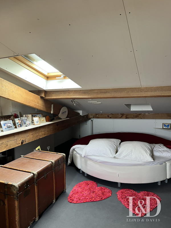 Maison - 235 m² - 8 pièces