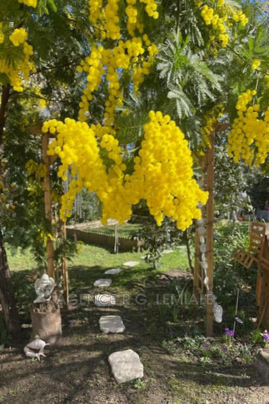 Maison - 275 m² - 15 pièces