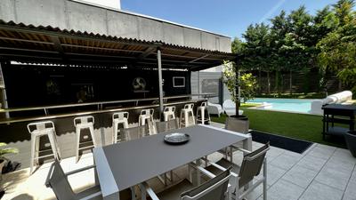 Maison - 300 m² - 8 pièces