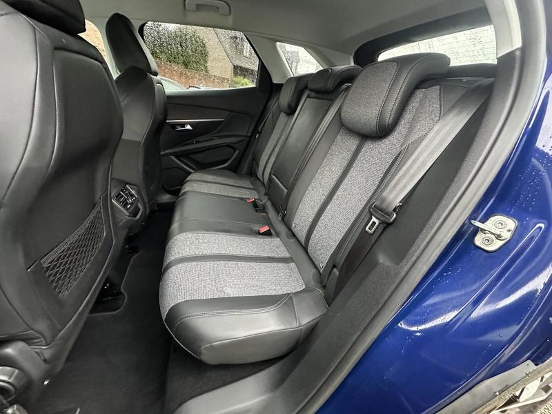 Peugeot 3008 Allure 1.5 BlueHDI 130 Eat8 Bleu Magnetic