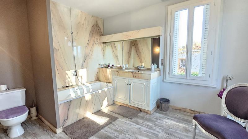 Maison - 445 m² - 10 pièces