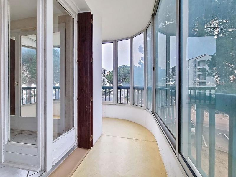 Appartement - 100 m² - 4 pièces