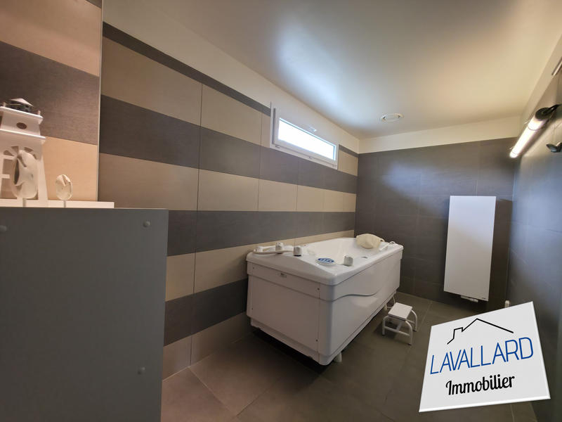 Maison - 320 m² - 10 pièces