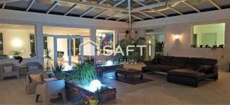 Maison - 522 m² - 8 pièces