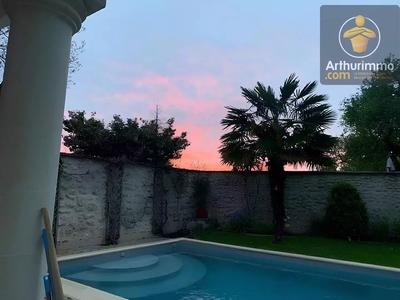 Maison - 230 m² - 7 pièces