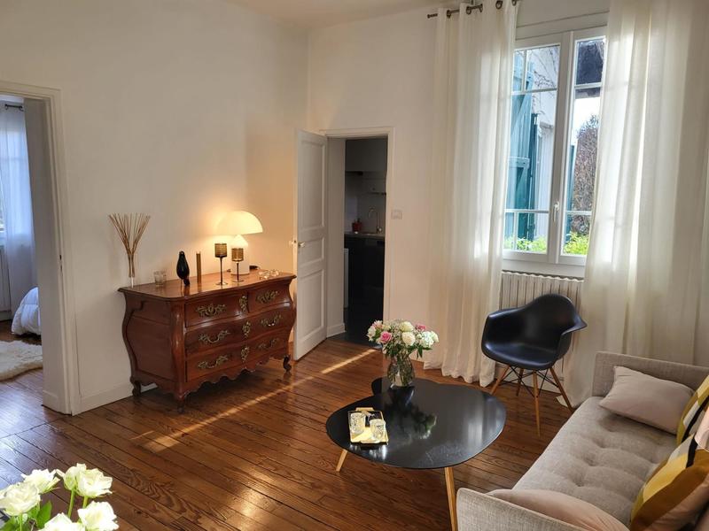 Maison - 220 m² - 8 pièces