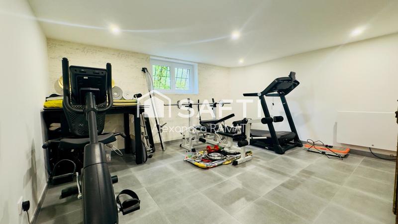 Maison - 300 m² - 8 pièces