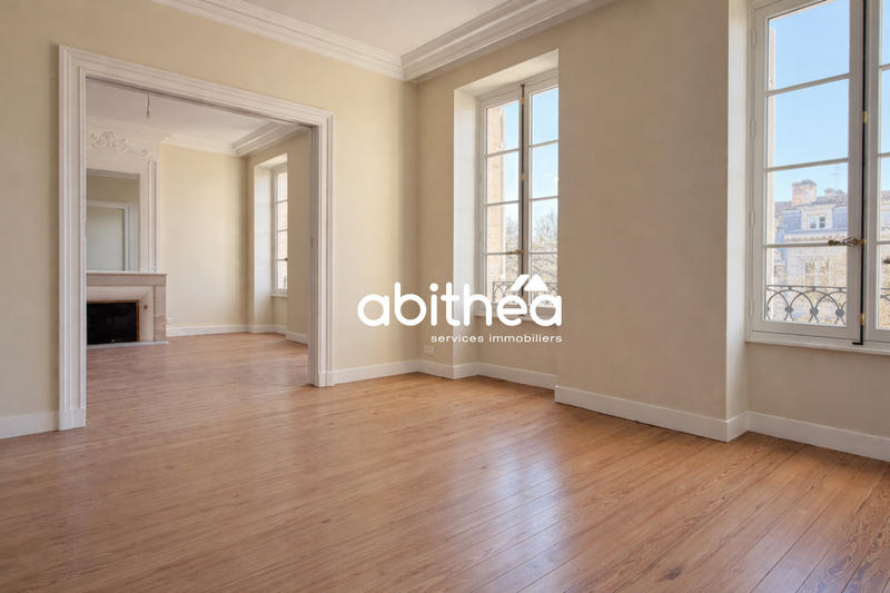 Maison - 270 m² - 7 pièces