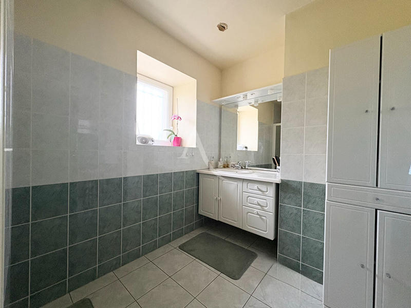 Maison - 247 m² - 8 pièces