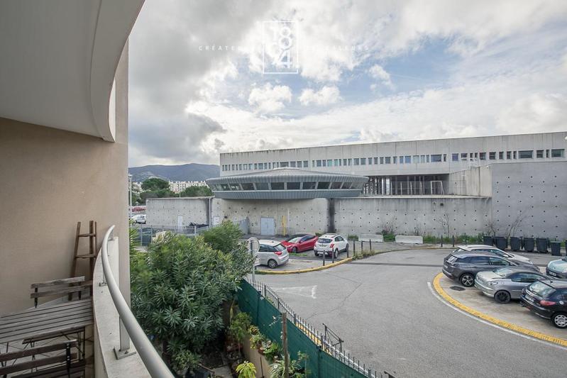 Appartement - 77 m² - 4 pièces