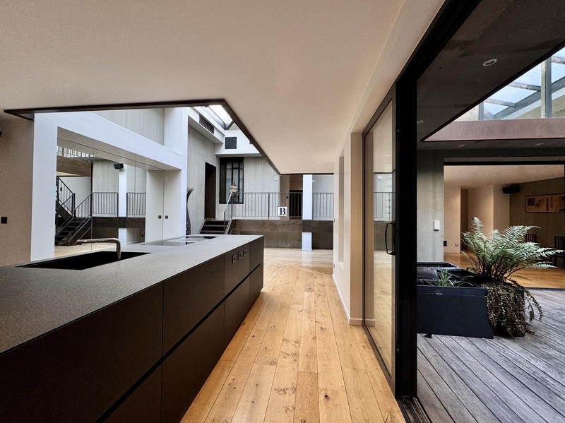 Loft - 205 m² - 3 pièces