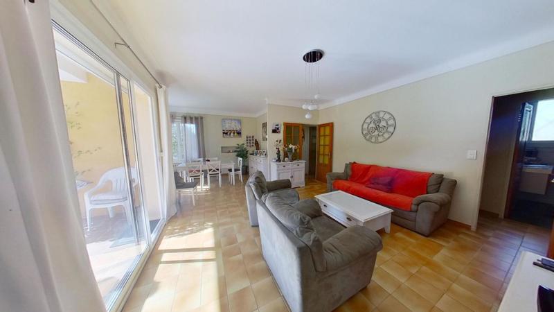 Maison - 216 m² - 8 pièces