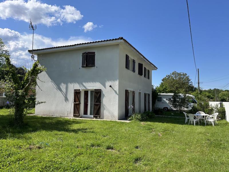 Maison - 140 m² - 5 pièces