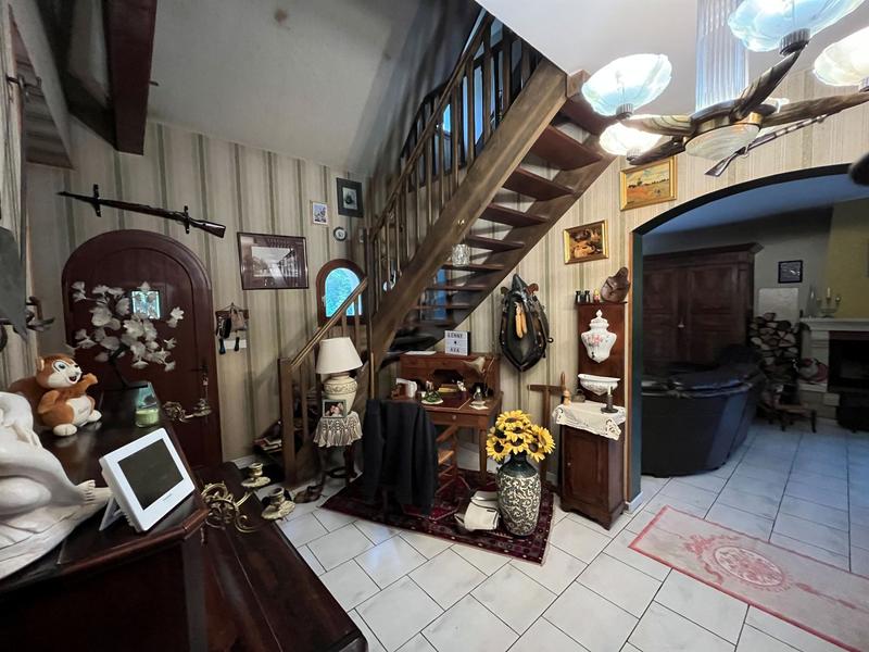 Maison traditionnelle - 167 m² - 8 pièces