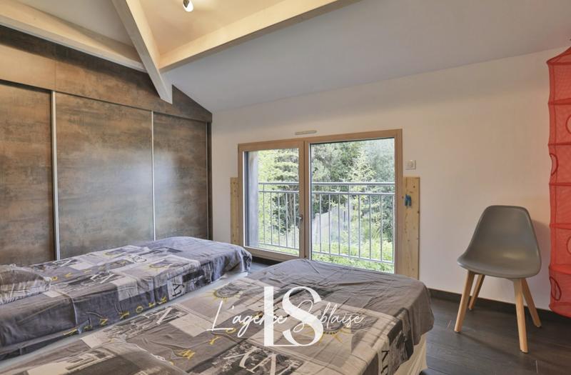 Maison - 177 m² - 7 pièces