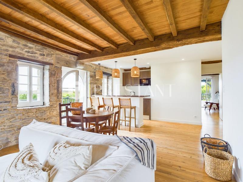 Maison - 410 m² - 10 pièces