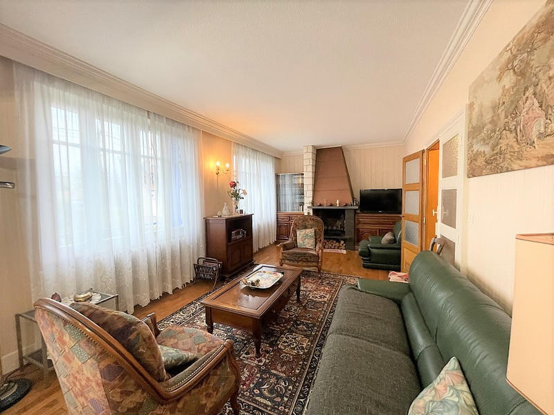 Maison - 180 m² - 7 pièces