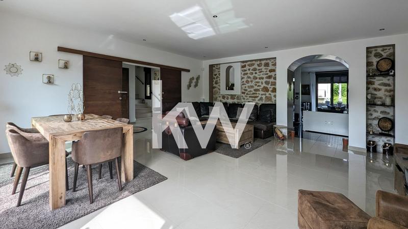 Maison - 251 m² - 9 pièces