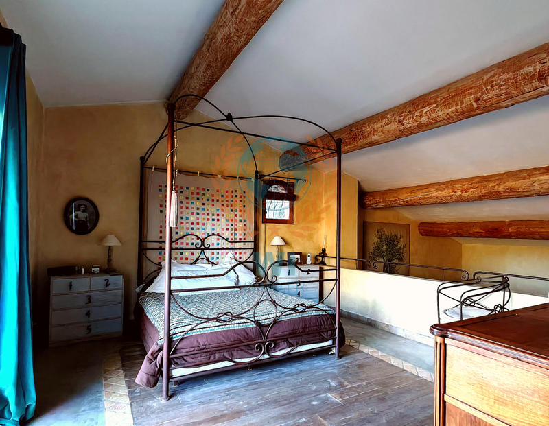 Maison - 280 m² - 7 pièces