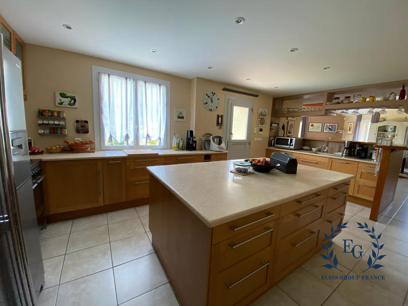 Maison traditionnelle - 198 m² - 6 pièces