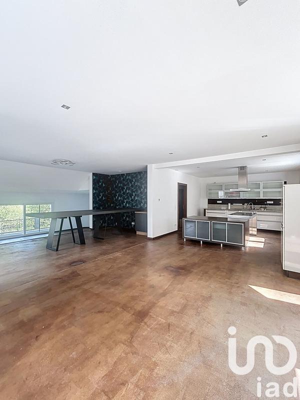 Maison - 303 m² - 8 pièces