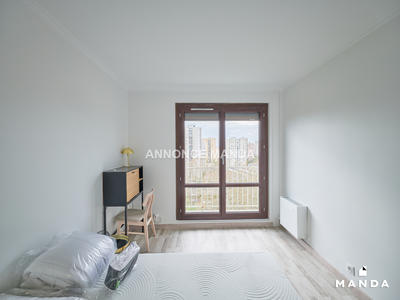 Chambre - 11 m² - 4 pièces