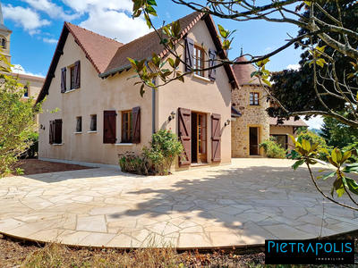 Maison traditionnelle - 222 m² - 8 pièces