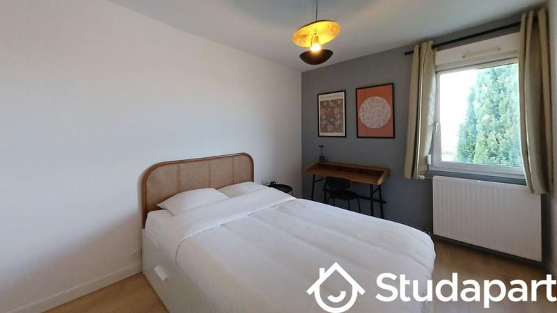 Chambre - 77 m² - 1 pièce